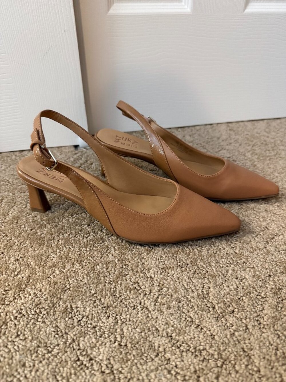 Brand new Naturalizer slingback pumps in the Tansy color.